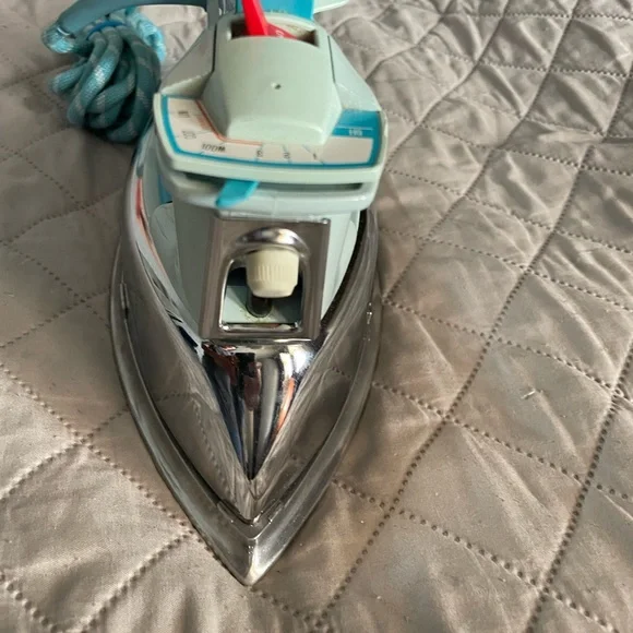 Vintage Electric Iron with Aqua Cord - Picture 10 of 13